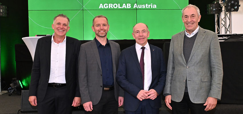 from left to right: Manfred Gattringer, site manager, Heinz Oberndorfer, mayor, Max Hiegelsberger, President of the Upper Austrian Parliament, and Paul Wimmer, CEO